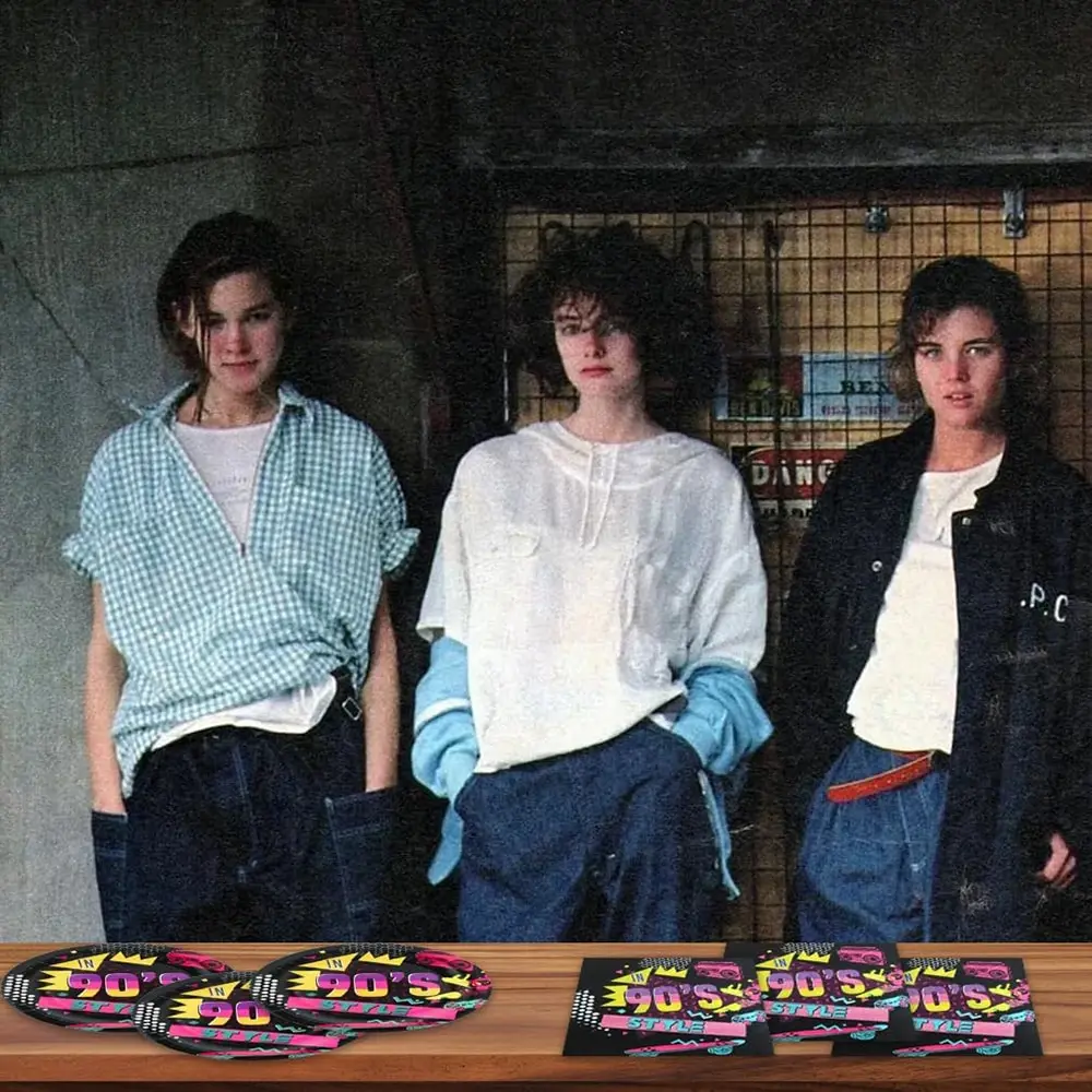 10 Stück 90er-Jahre-Partyzubehör im Retro-Vaporwave-Disco-Thema mit 90er-Jahre-Graffiti-Muster, inklusive Partyteller im 7"/9" 90er-Jahre-Graffiti-Stil und 9 – Detail 2