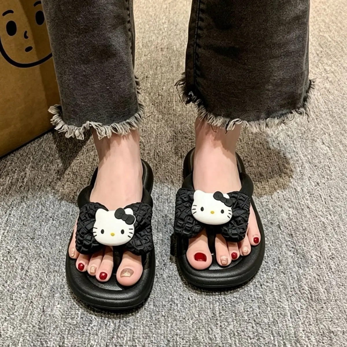 Женские шлепанцы Hello Kitty с мультяшным принтом, летние, в стиле Sanrio, с нескользящей подошвой, на плоской подошве, пляжные, милые, для девочек