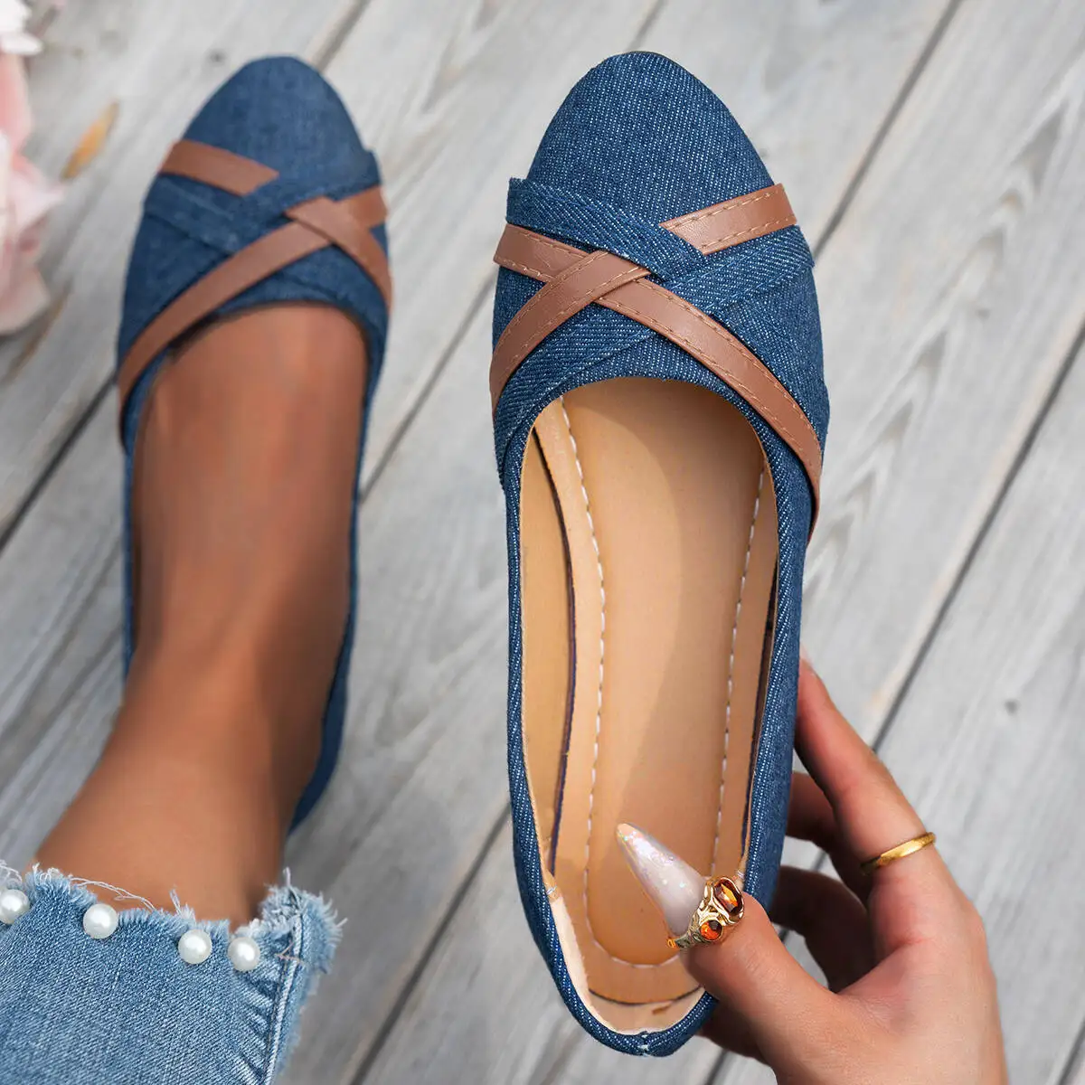 Women Denim Flat Shoes 2026 New Style Round Toe Cross Strap Slip On Comfortable Work Loafers Plus Size