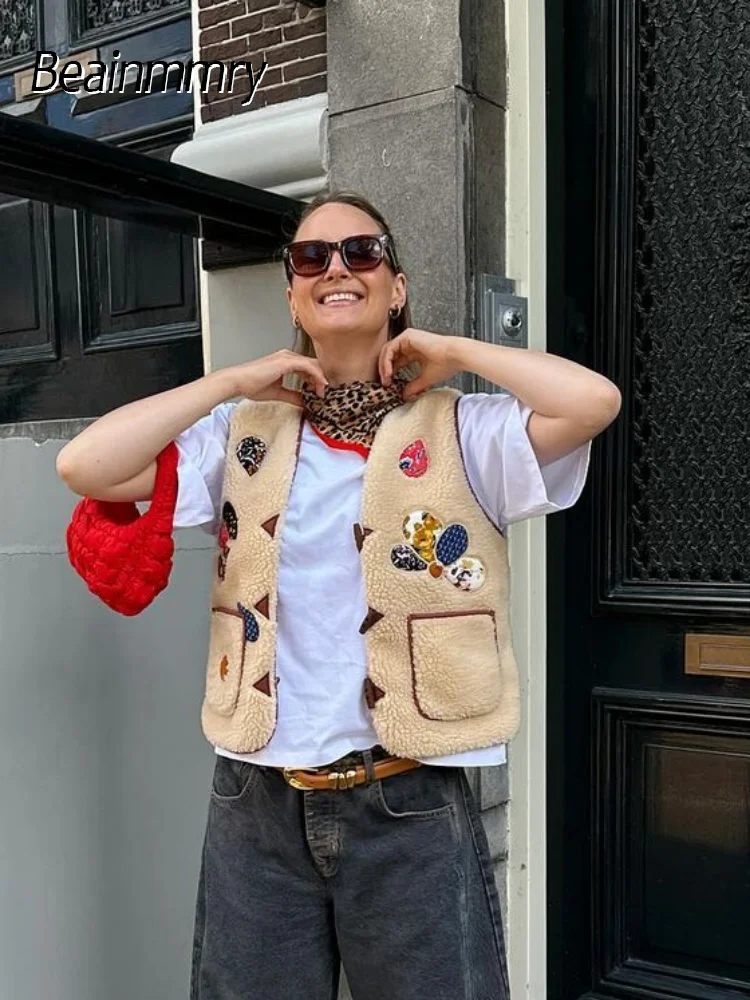 

Chic Embroidery Patchwork Vest Coat Women Fashion Casual V-neck Horn Button Button Loose Short Vests 2025 Autumn Lady Chic Wear