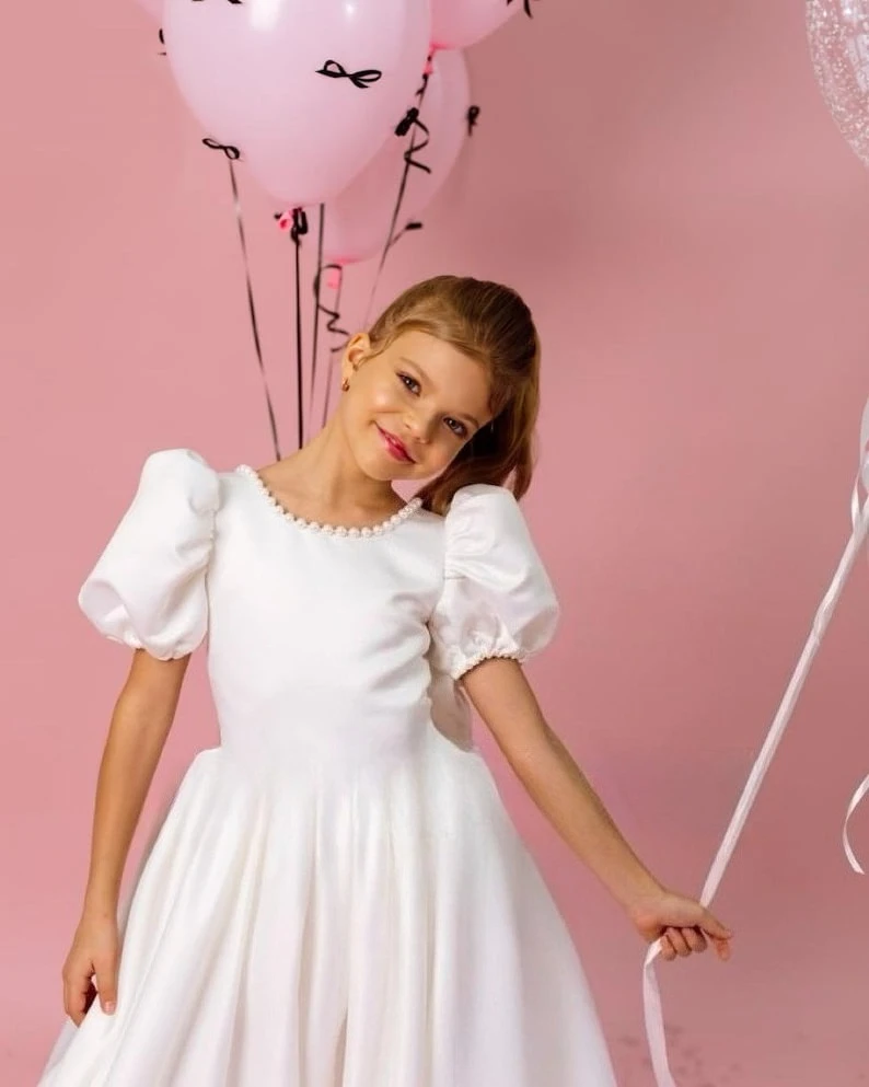 فساتين فتاة صغيرة لوصيفة العروس من الساتان على شكل زهرة لؤلؤية فستان حفلات للأطفال الصغار مع ذيل تول فتاة فستان الأميرة للحفلات