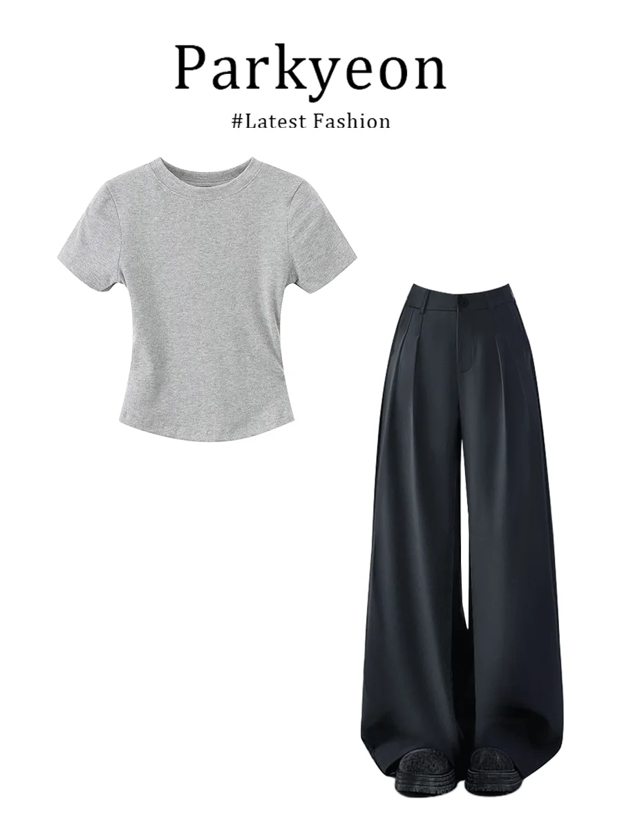 

Повседневный летний женский комплект из двух предметов Parkyeon Grey: элегантная, модная, удобная футболка с длинным рукавом и круглым вырезом