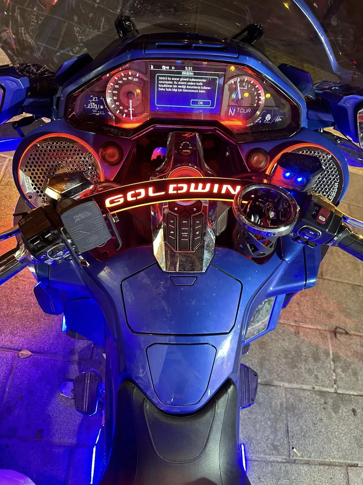 لهوندا Goldwing 1800 GL1800 2018-حراس محرك الدراجة النارية حماية المحرك LED غطاء المحرك أضواء LED الحرس
