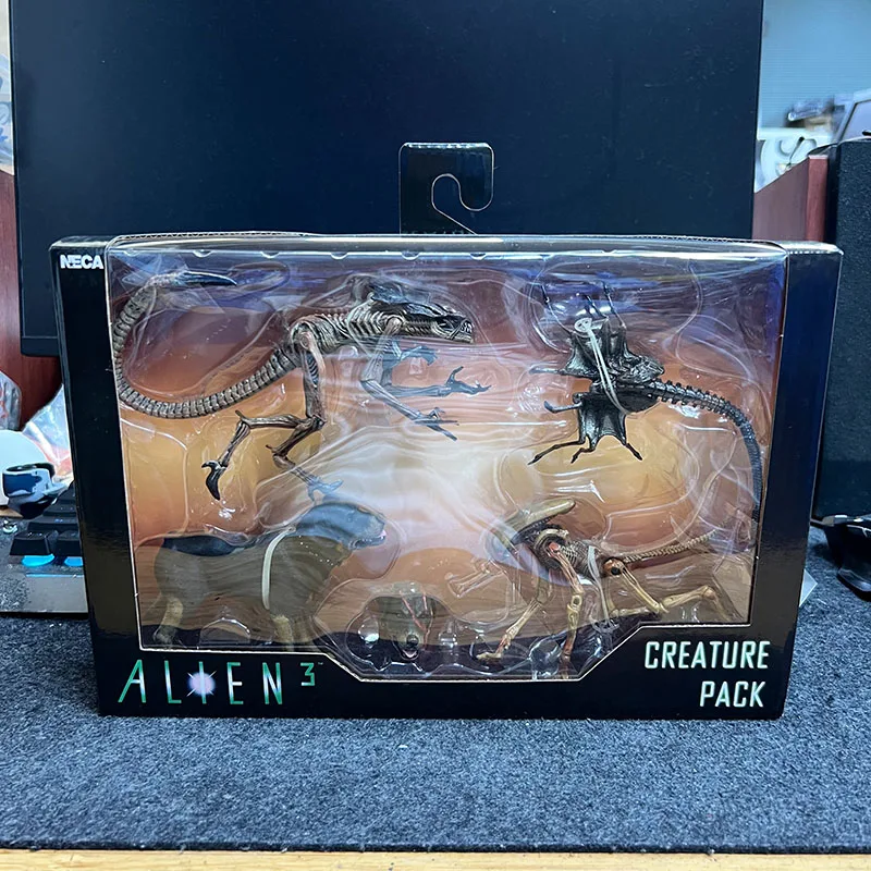 Genuine NECA alien Dog mother rear face holding worm larva accessory bag 7 inch movable figure model creature pack