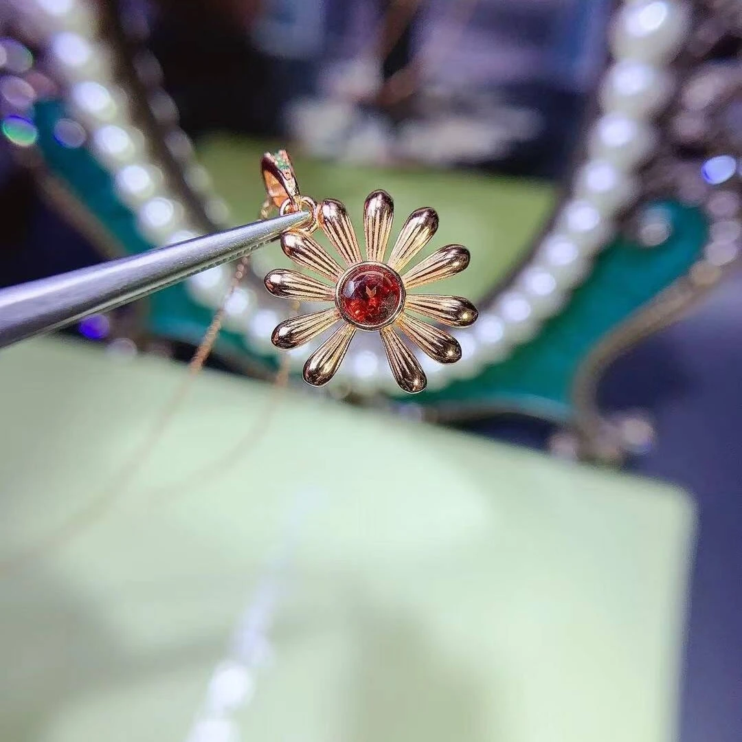 KJJEAXCMY High End Women's Pendant Natural Garnet S925 Silver Colorful and splendid The entire body is spotless and flawless