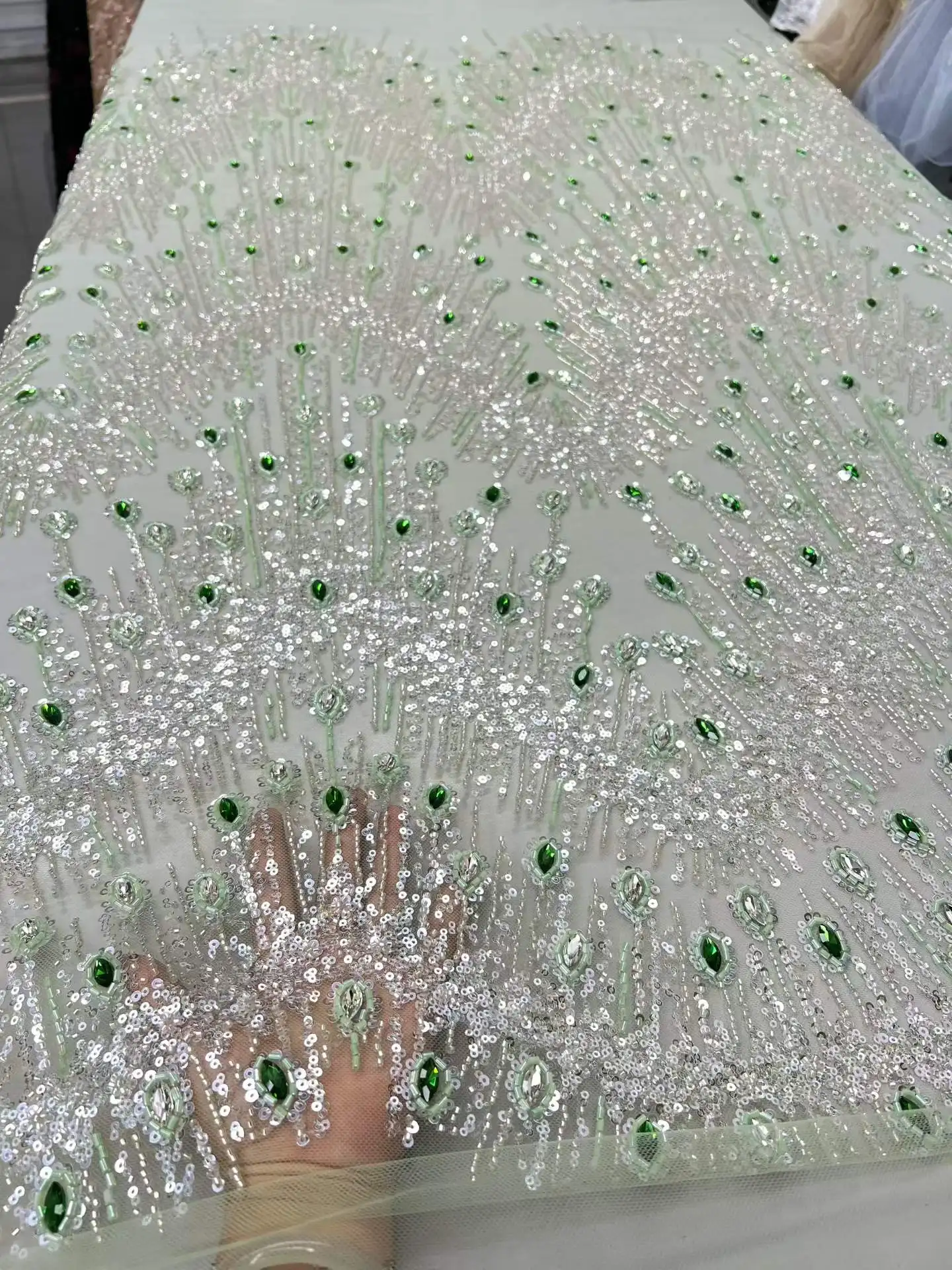 

Luxury Sequins Beads Lace Fabric with Heavy 3D Embroidery Stones Fabric Fashion French Tulle Mesh Lace Fabric for Dres