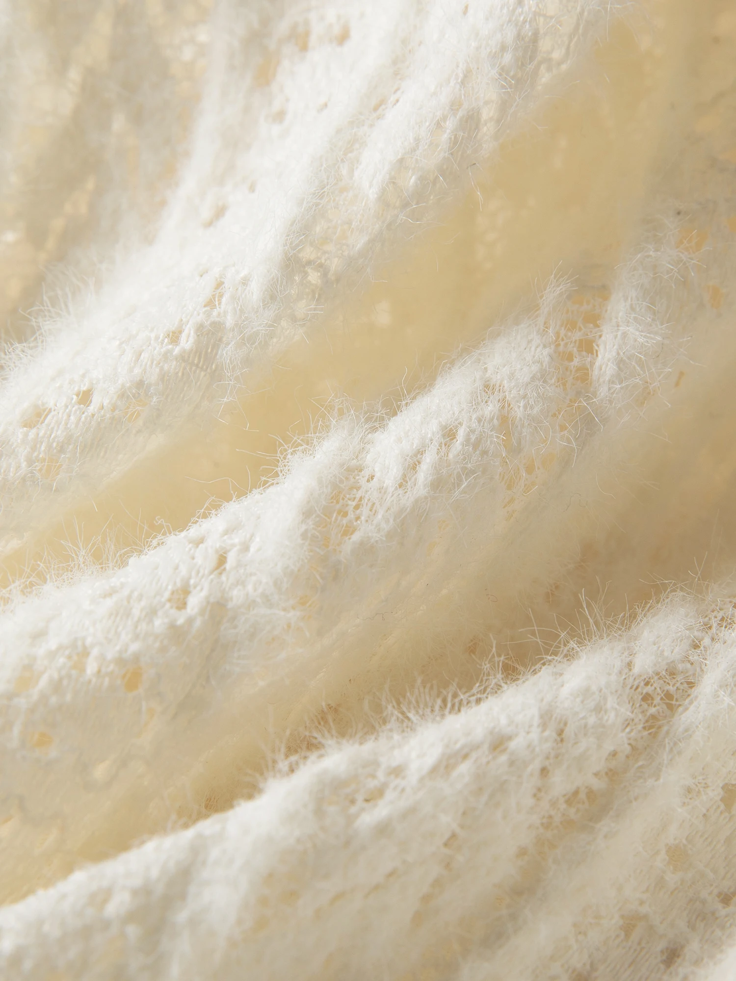 DUSHU 2025 Winter Women's Elegant Lace Blouse with Intricate Cut-out Design - Soft Romantic Style for Daily and Evening Wear