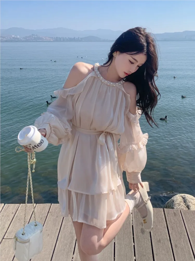 A new exquisite off-the-shoulder dress with sweet and pure style that's super good-looking for figure
