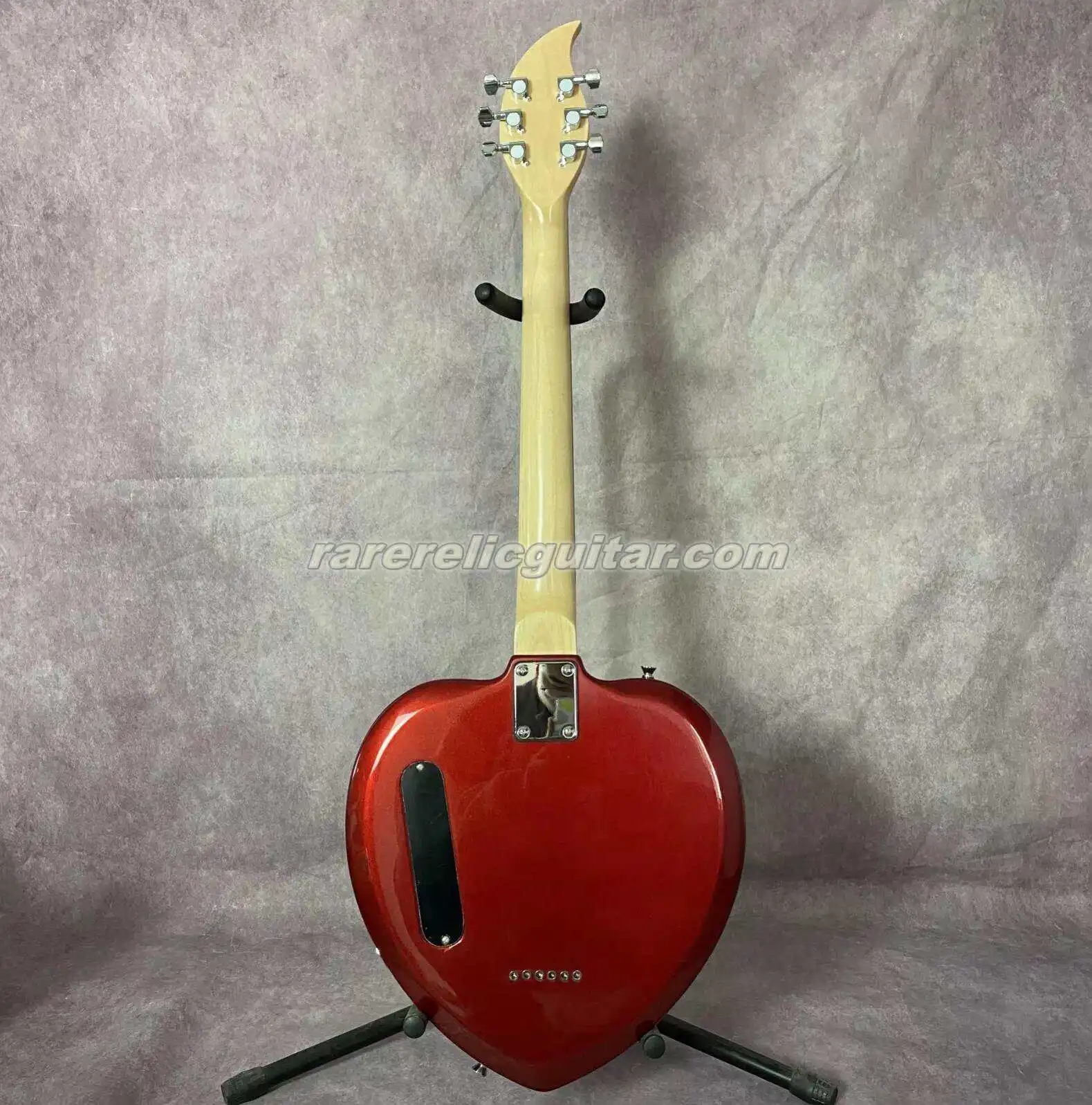 In Stock Rock Metallic Red Heart Shaped Electric Guitar Heart Inlay Lipstick Pickup White Pearl Pickguard Tremolo Bridge