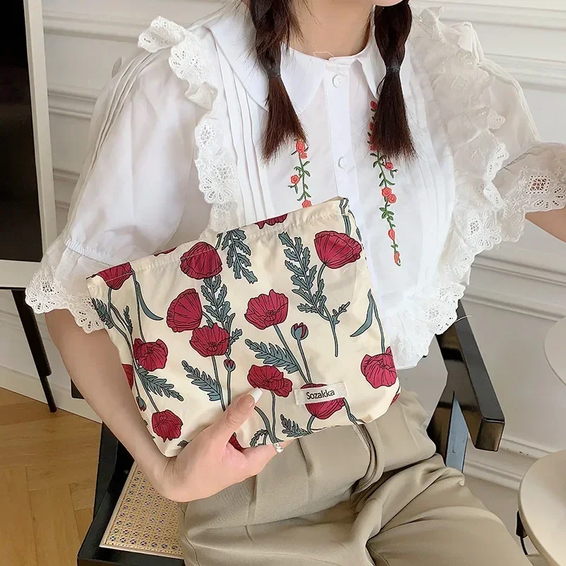 Fashion Vintage Floral Cosmetic Bag Women Daily Clutch Bag Female Makeup Bags Makeup Pouch Wash Bag Travel Cosmetic Organizer