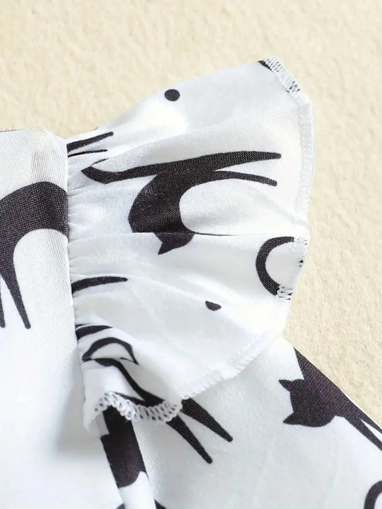 Kinderkleid mit Katzenmuster, Rüschenkragen, langen Ärmeln, Rundhalsausschnitt, Rautenmuster, Netzstoff, mittellanger Rock für Kinder – Detail 7