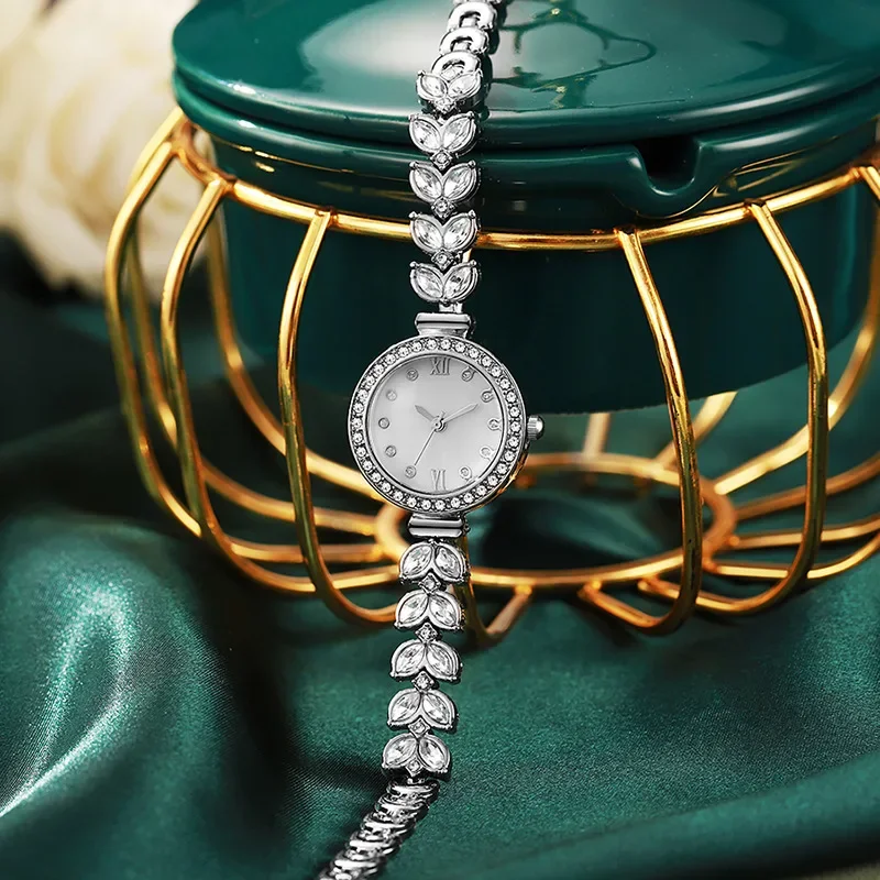 Ladies' Watch Round Diamond Set Bracelet Pulling Rope Quartz Watch Women's Watch
