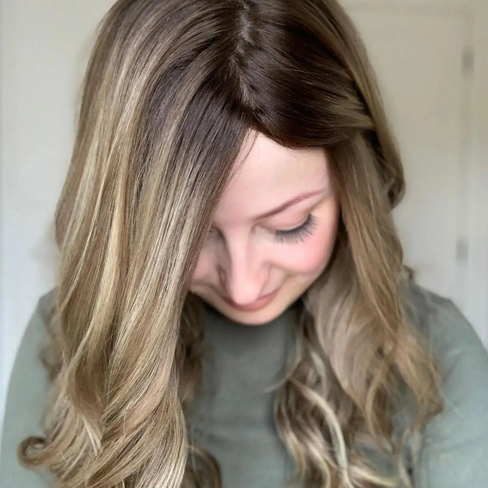 

18 Inches Body Wave Ombre Highlights Synthetic Lace Front Wigs With Dark Roots Free Parting High Quality Heat Resistant Fiber