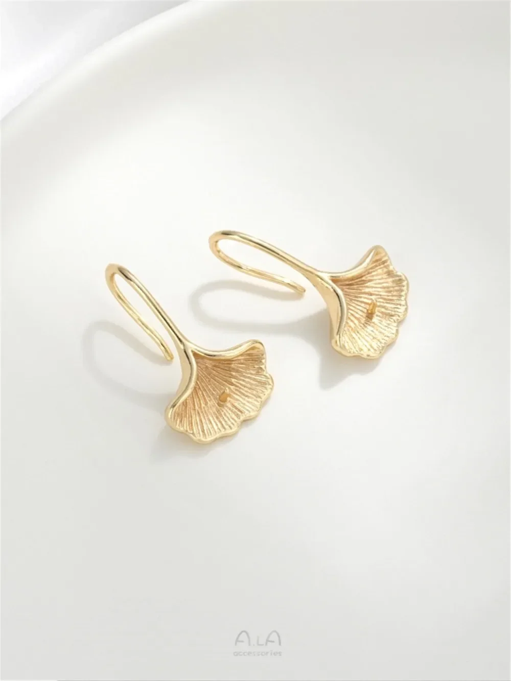 

14K Gold-plated Half-hole Beaded Ginkgo Leaf Ear Hook Handmade Diy Sticky Jade Pearl Empty Earring Accessories E363