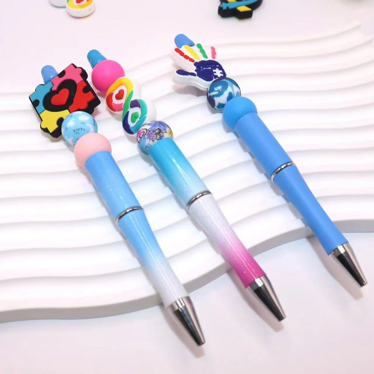 6PCS New Creative Care Autism Awareness Rainbow Puzzle Theme DIY Silicone Beads&Ballpoint Pen Set，Office&Study Supply
