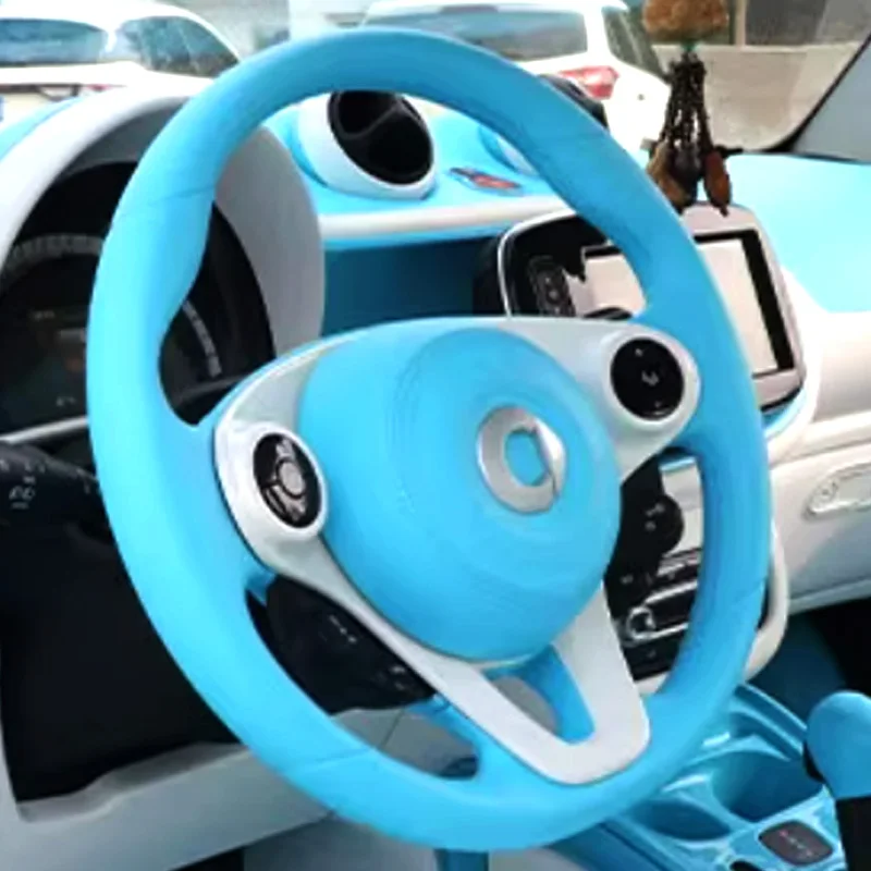 

Для Smart New Fortwo Forfour 2015 2016 2017, прошитый вручную светло-голубой кожаный чехол на руль, оплетка, нескользящие автомобильные аксессуары