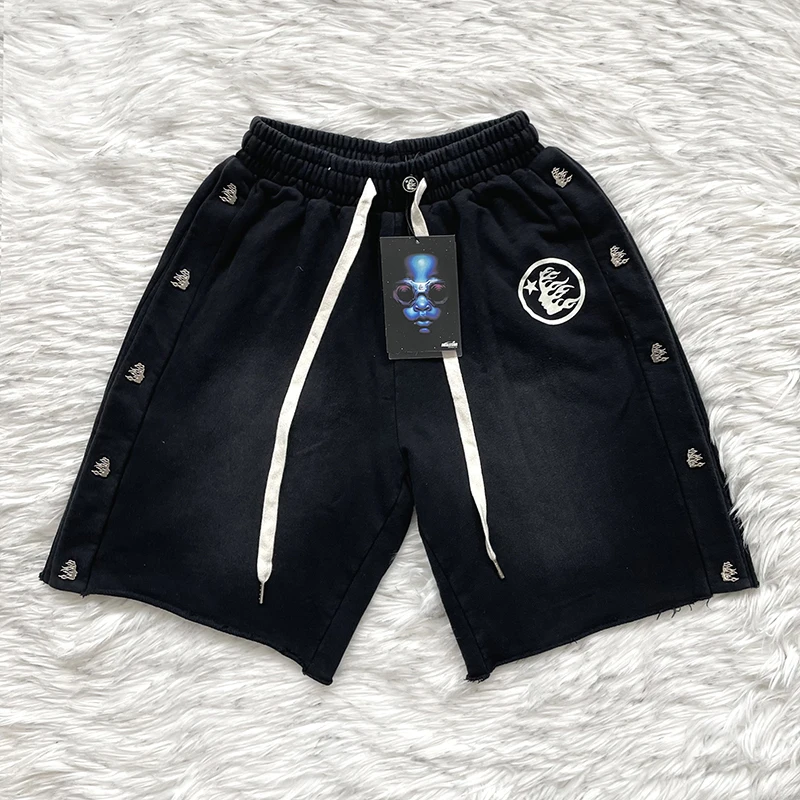 

Hellstar Studios Snap orts Повседневные женские спортивные повседневные orts с пятью четверками и прямыми штанинами, лето 2024, молодежная энергия...