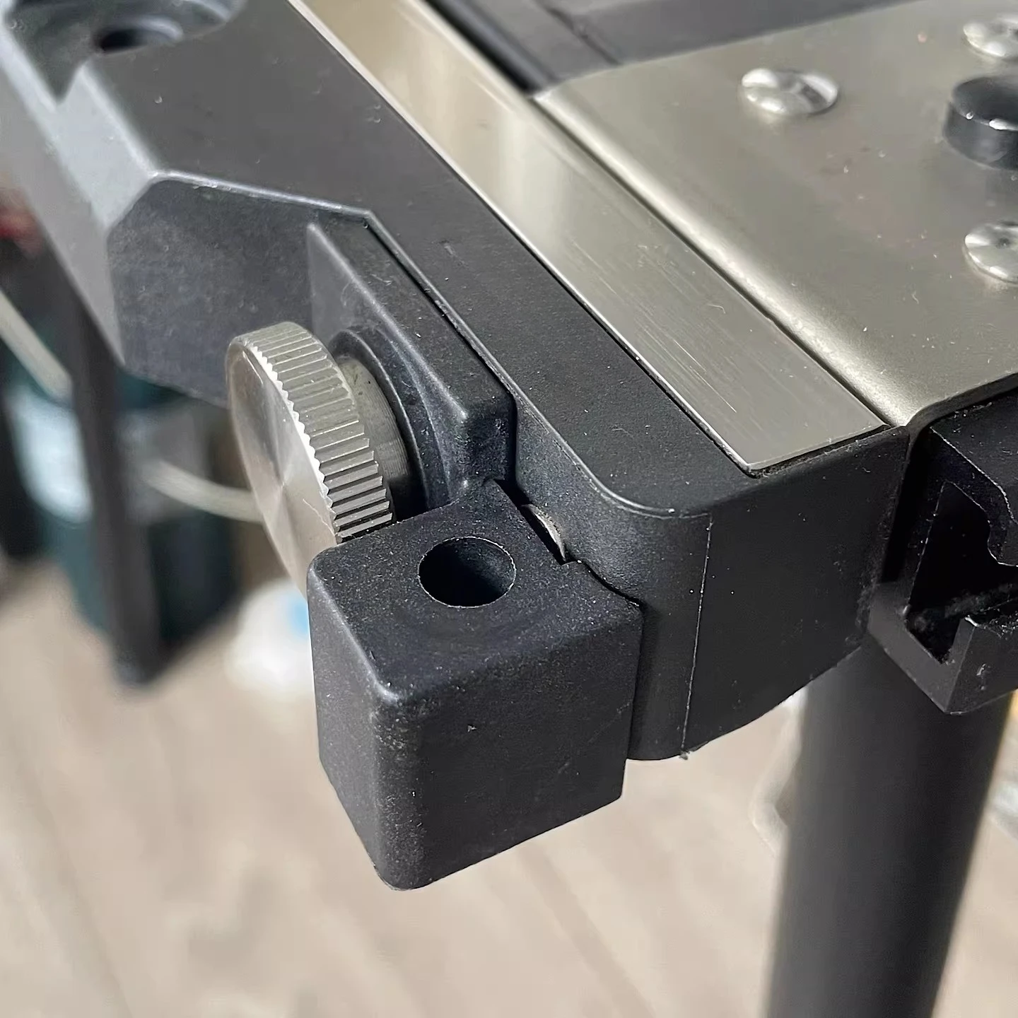 

Removable frame adapts to s903 four-corner small hole accessories, connected to light pole hanger nylon accessories