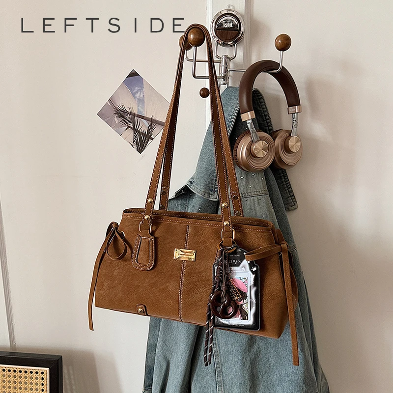 

Women's Faux Suede Metal Plate Decor Shoulder Bag Retro Casual Aesthetic Daily Shopping Travel Handbag 2026 New Trend Tote Bags