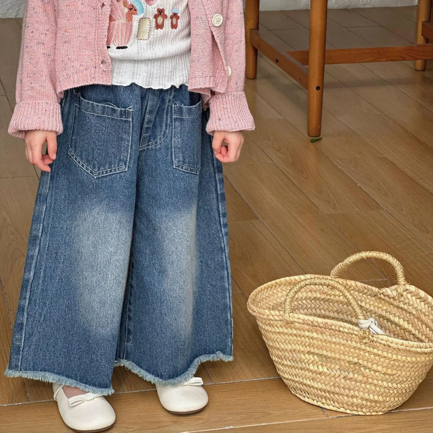 

2024 Spring Fashion Girl Baby Pockets Wide Leg Pants Retro Children Denim Pants Loose Kid Casual Pants Toddler Cotton Trousers