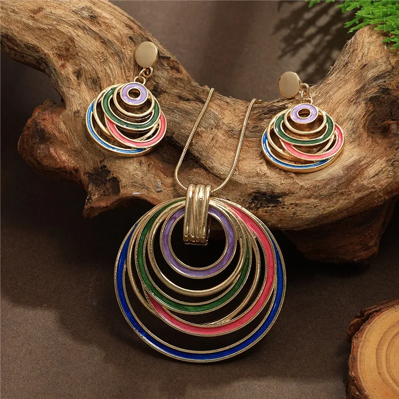 أزياء، شخصية، مكانة، أقراط متدلية على شكل دائرة مجوفة من المينا الإبداعية، مجموعة نسائية #2