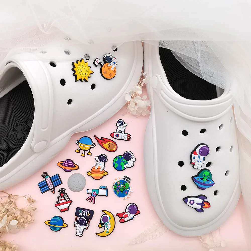 

New 1 Piece PVC Charms Cartoon Cute Astronaut Shoe Decoration Clog Accessories Children's Holiday Gift