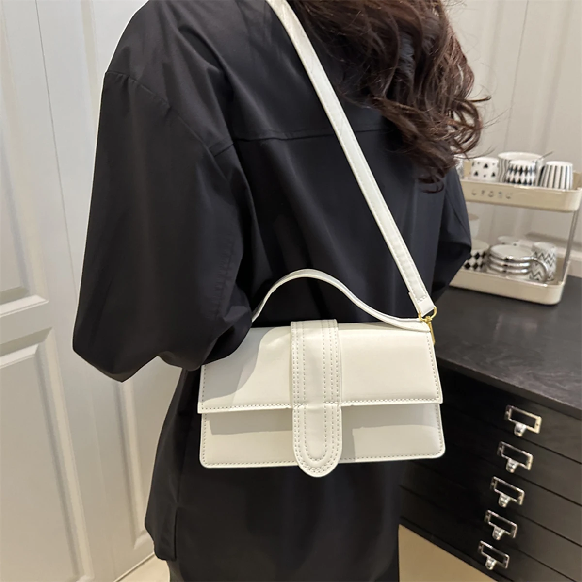 

Glossy Finish Omen Luxury Quilted Shoulder Bag with Large Capacity Magnetic Flap PU Water Resistant Adjustable Strap Daily