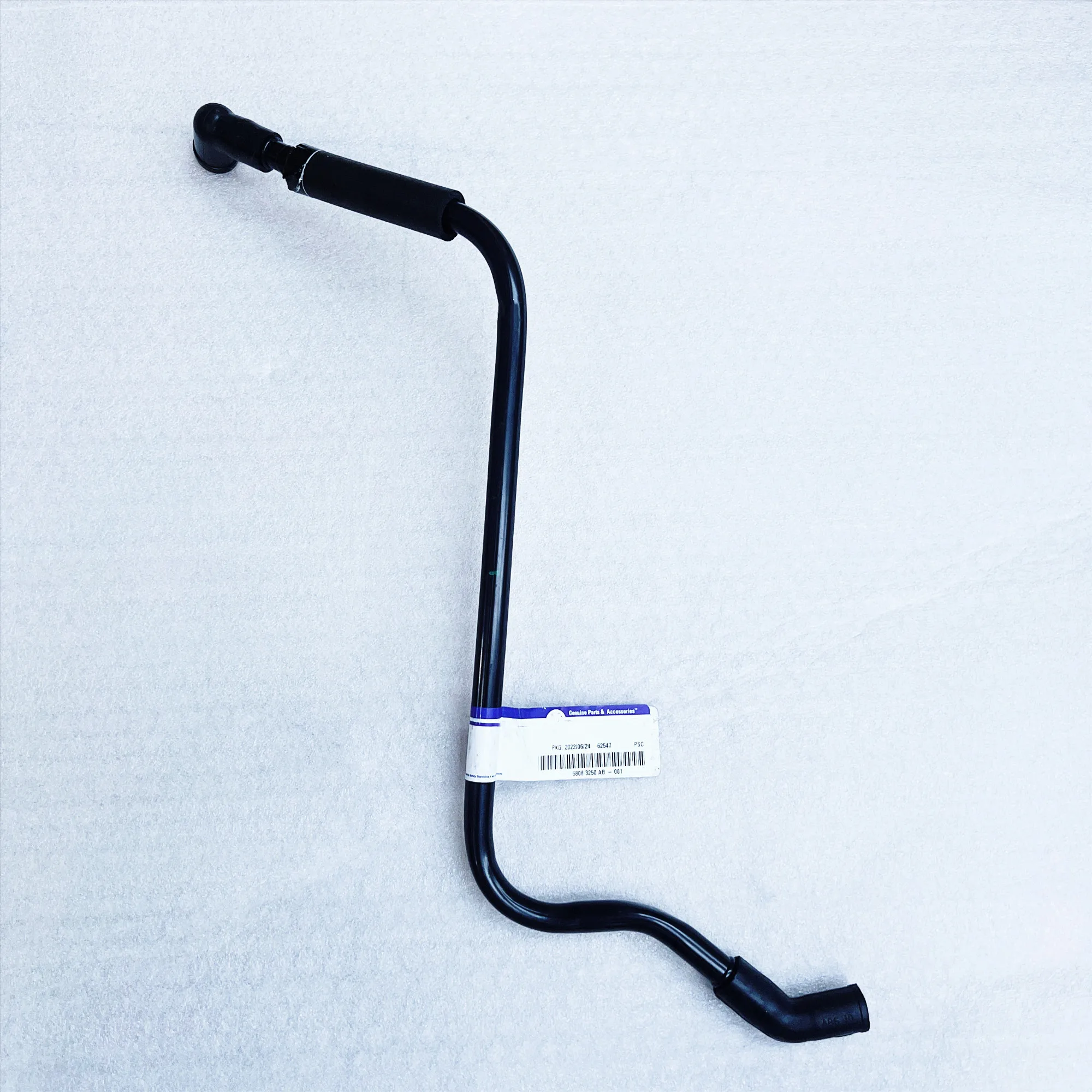 

New Original PCV Valve Hose, Crankcase Ventilation Hose 6808250AB, Suitable For: Wrangler, RAM1500 pickup, 2011-2023