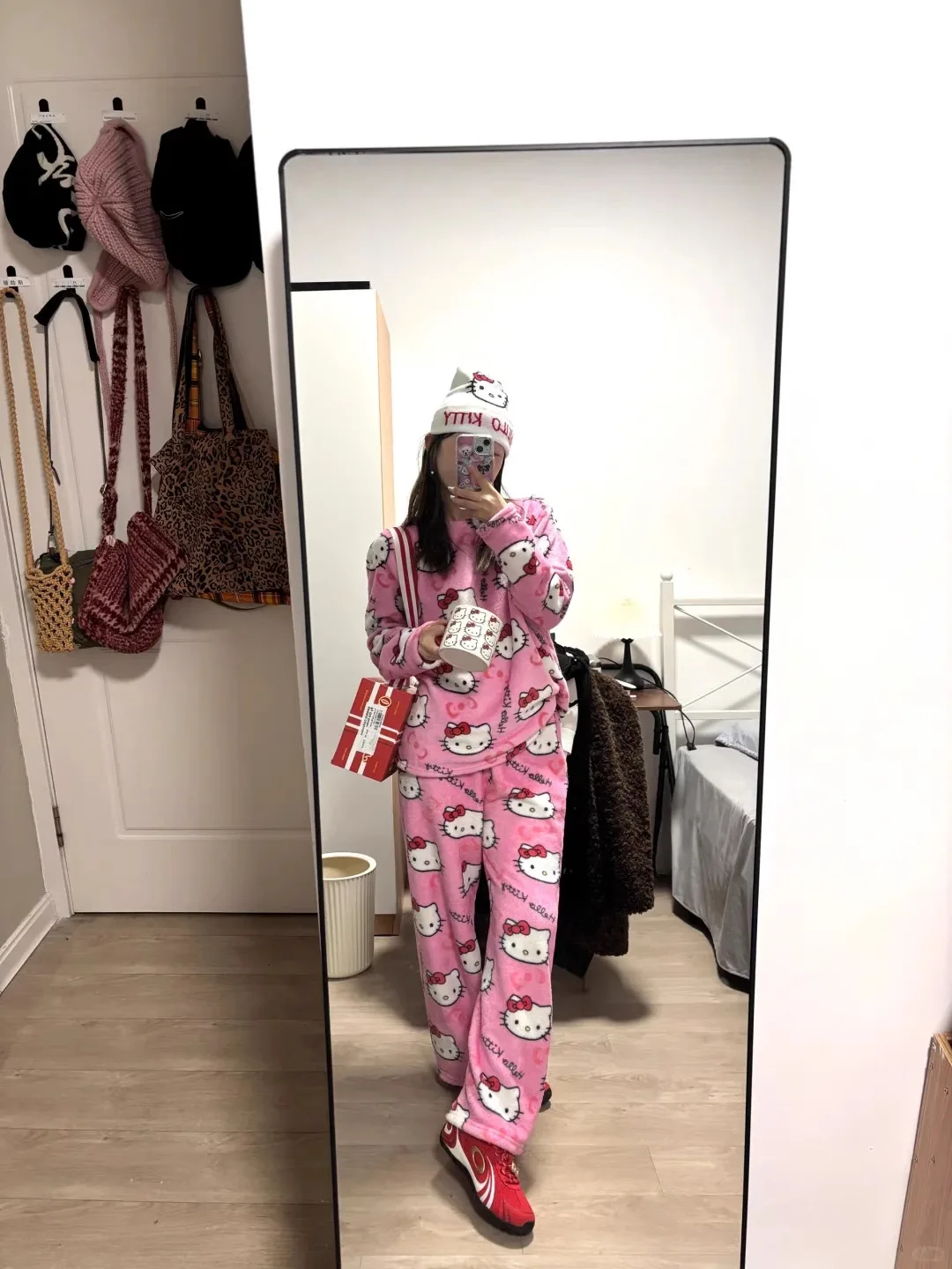بيجامة هالو كيتي، سميكة للخريف والشتاء، كارتونية، لطيفة، ومناسبة لمجموعات الملابس المنزلية غير الرسمية.