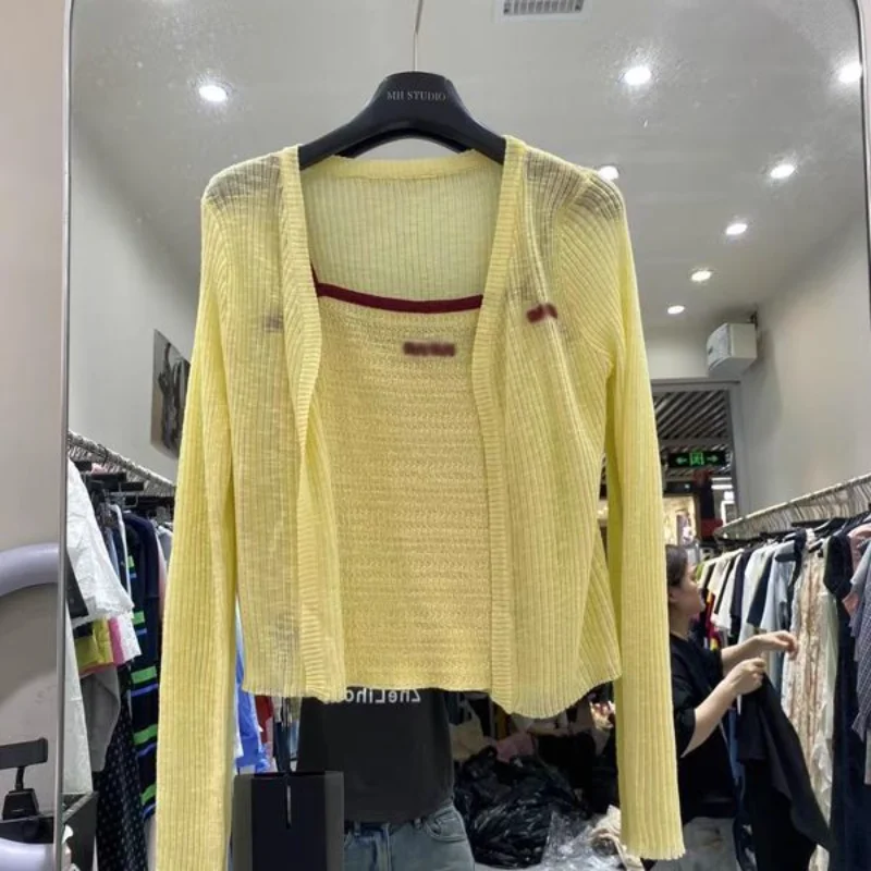 

Осенний новый корейский модный темпераментный вышивка иностранные подтяжки темпераментный вязаный кардиган комплект из двух предметов для женщин