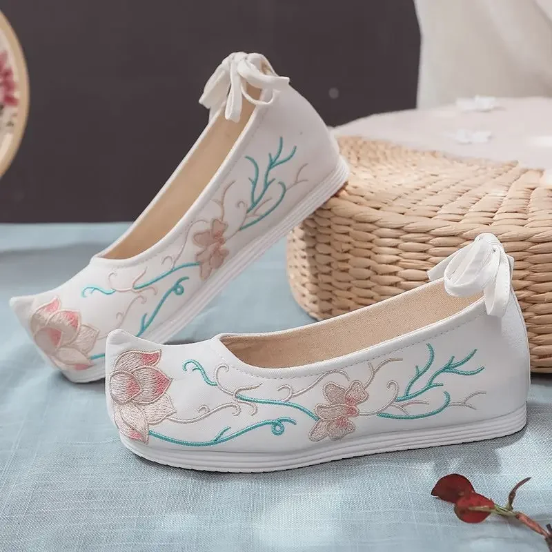 

Chinese Oriental style women's canvas flat shoes, cosplay traditional embroidered shoes, ancient Beijing Hanfu wedding shoes