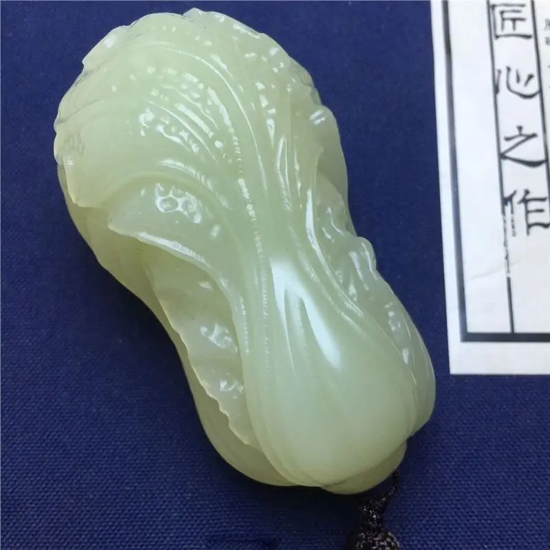 

Натуральный нефритовый кулон в форме капусты, универсальный подарок для мужчин и женщин, можно подарить друзьям.