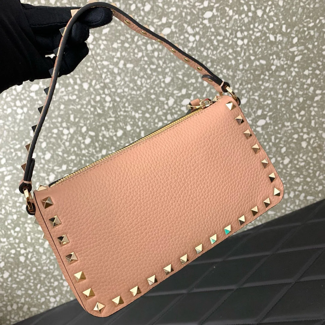 Bolso cruzado elegante con cierre de gancho icónico y detalles de Metal Cierre de gancho de doble cremallera, correa de hombro extraíble, estilo