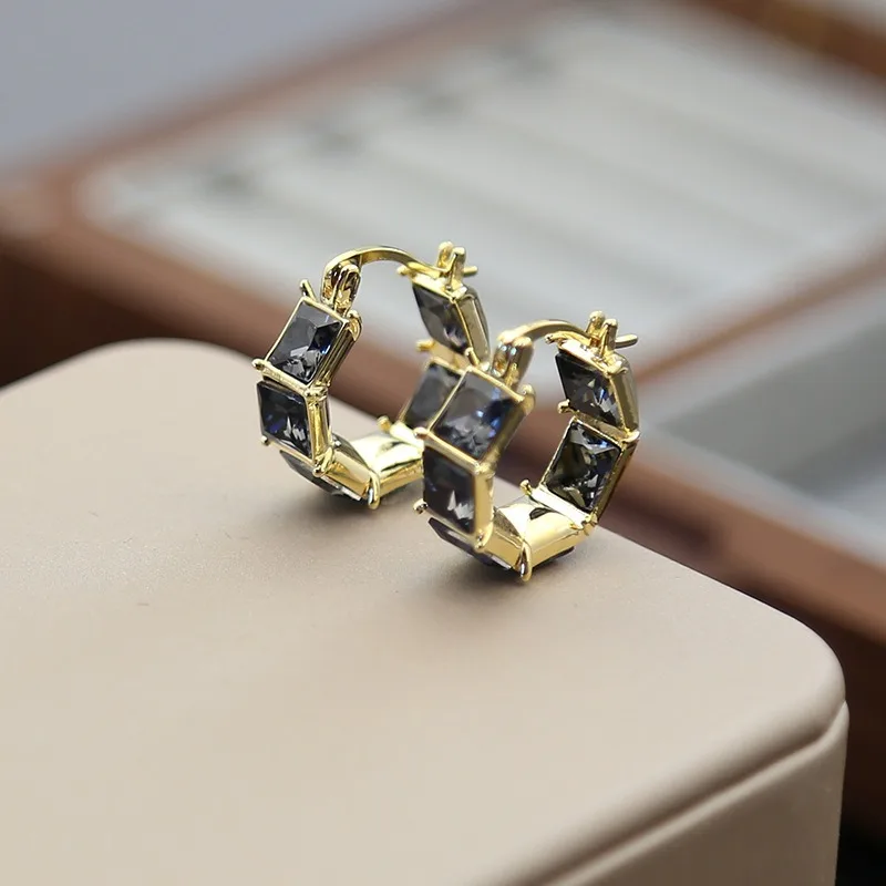 

Серьги-клипсы с квадратным черным цирконом, модные, легкие, роскошные, универсальные, изысканные, с индивидуальным дизайном для женщин