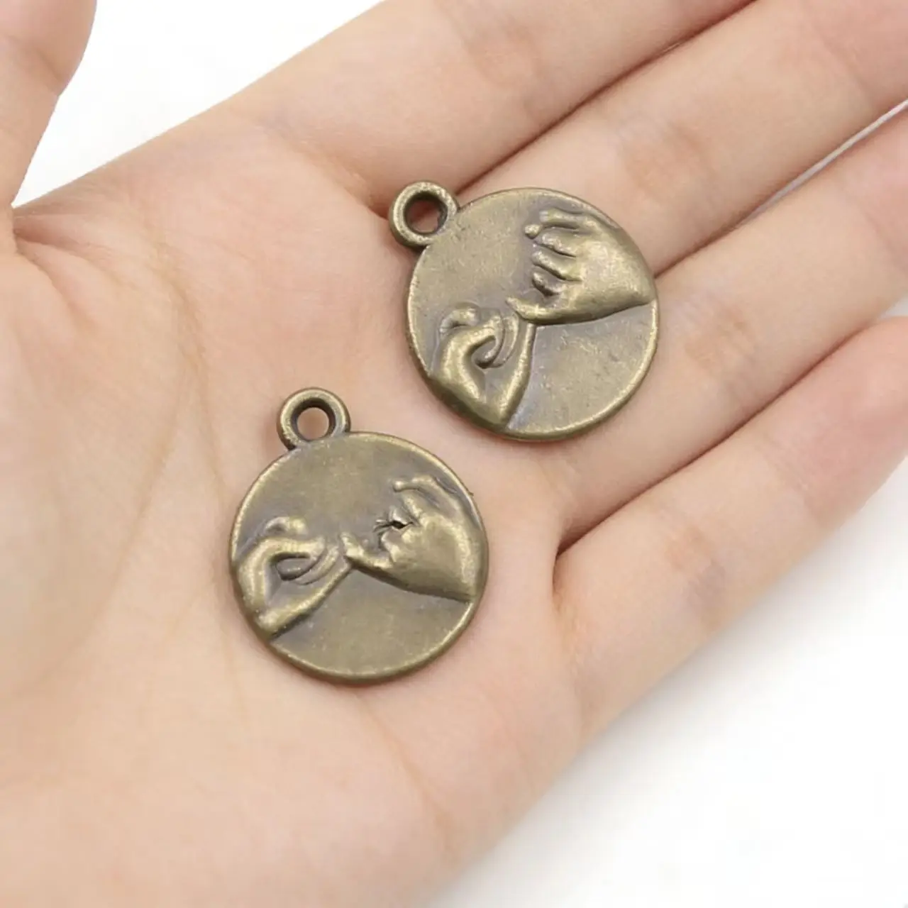 20Pcs Charms Friendship Forever Hand Agreement 18x15mm Tibetan Silver Color Pendants Antique Jewelry Making DIY Handmade Pendant