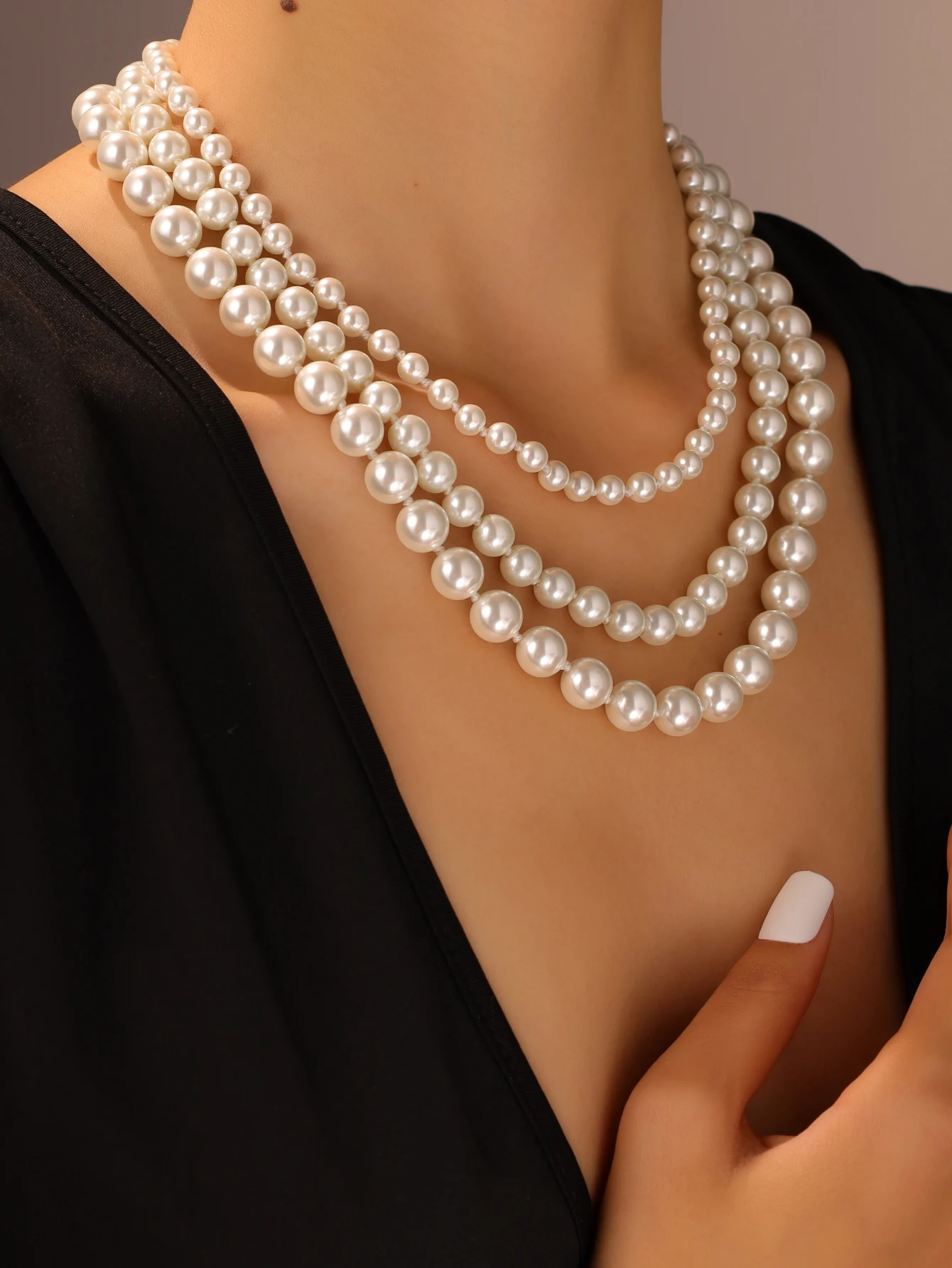 

1PCS fashion multi-layer glass pearl necklace women's texture chain collarbone chain Simple luxury French choker