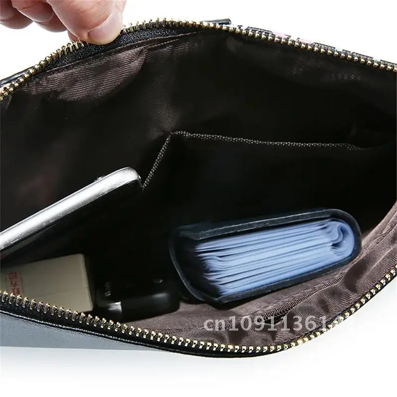 Рисунок 2 - Клатчи с принтами животных