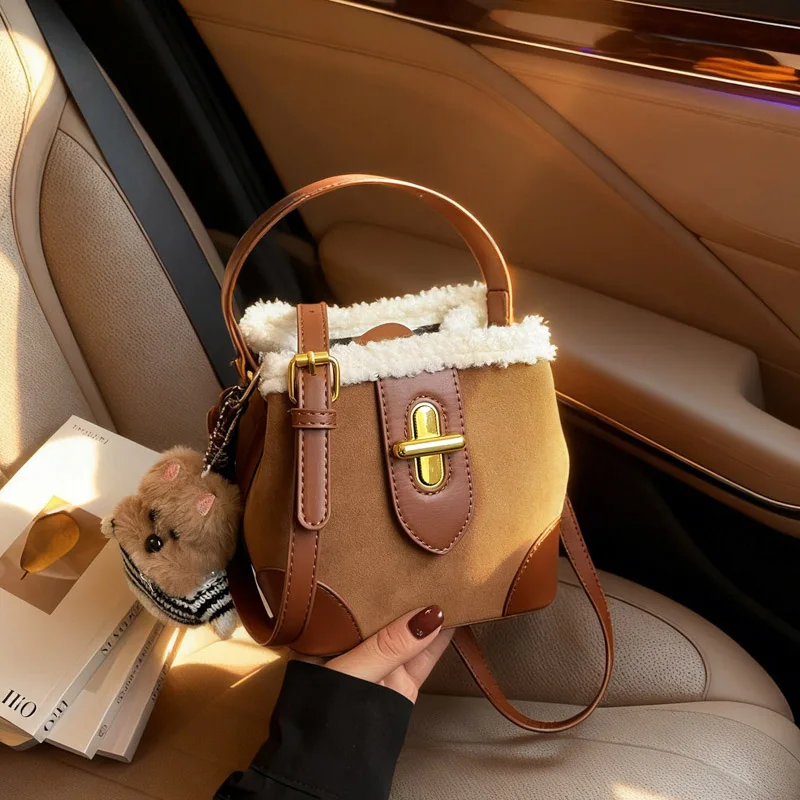

Vintage Lamb Wool Brown Bucket Bag Women's Plush Handbag Fashionable All-match Shoulder Crossbody Bag