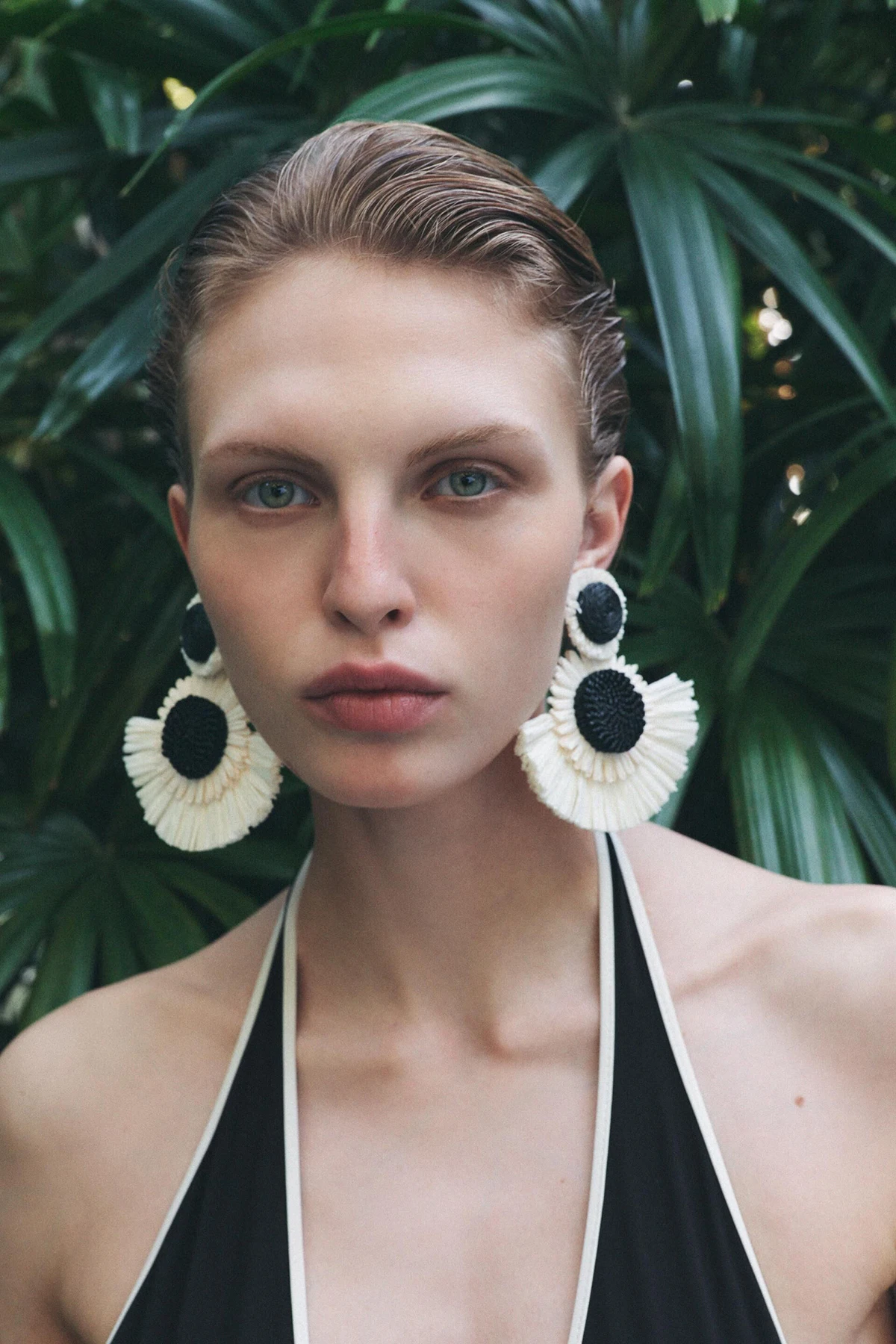 White Black Lafite Grass Hand Woven Fan Round Flower Pendant Earrings for Women Summer Beach Party Earrings New Trendy Jewelry
