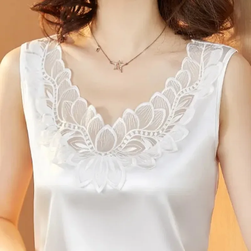 

Женский белый атласный топ-камизол с V-образным вырезом и кружевной отделкой, без рукавов, повседневный