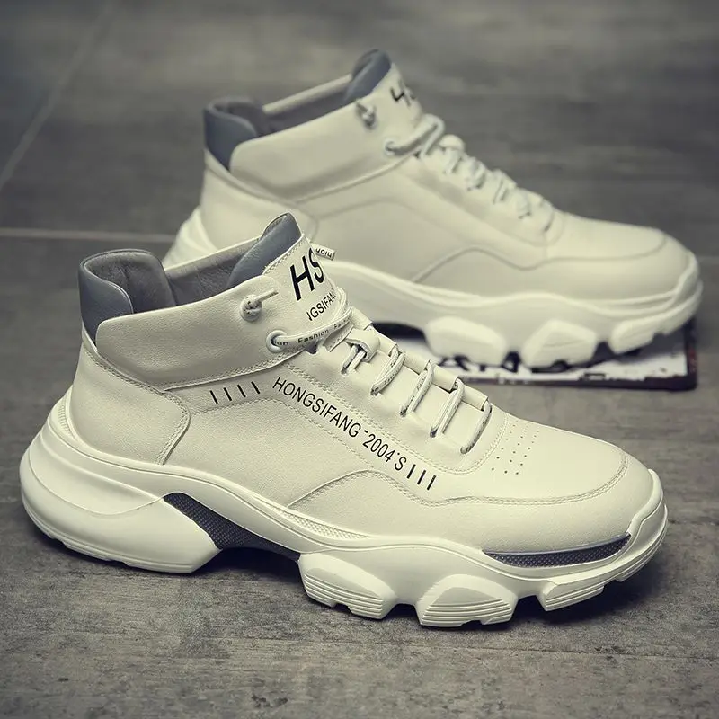 

Мужская обувь осенью 2023 года. Новые мужские трендовые кроссовки в британском стиле с дышащей повседневной белой обувью и бархатными рабочими ботинками.