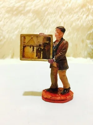 small resin figure mental psychological sand table game box court therapy  man  holding a  paint