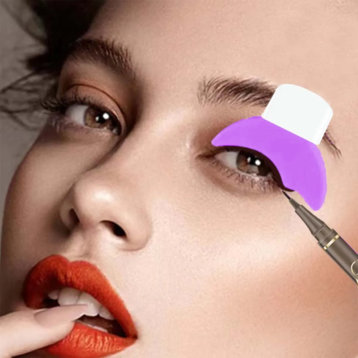 Multi Functional Eye Makeup Assistant แปรงภายใต้ขนตาวาดอายไลเนอร์ใช้อายแชโดว์ซิลิโคน Crescent Baffle เครื่องมือ