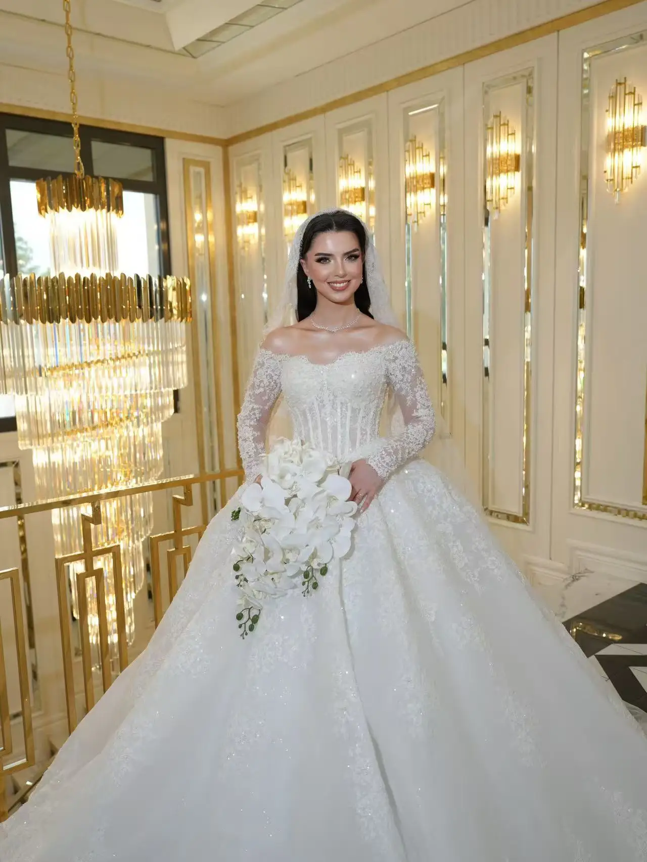 Luxury Off The Shoulder Long Sleeve Wedding Dress Corset Lace Beaded Ball Gown Court Train Bridal Gown Custom Vestido De Novia