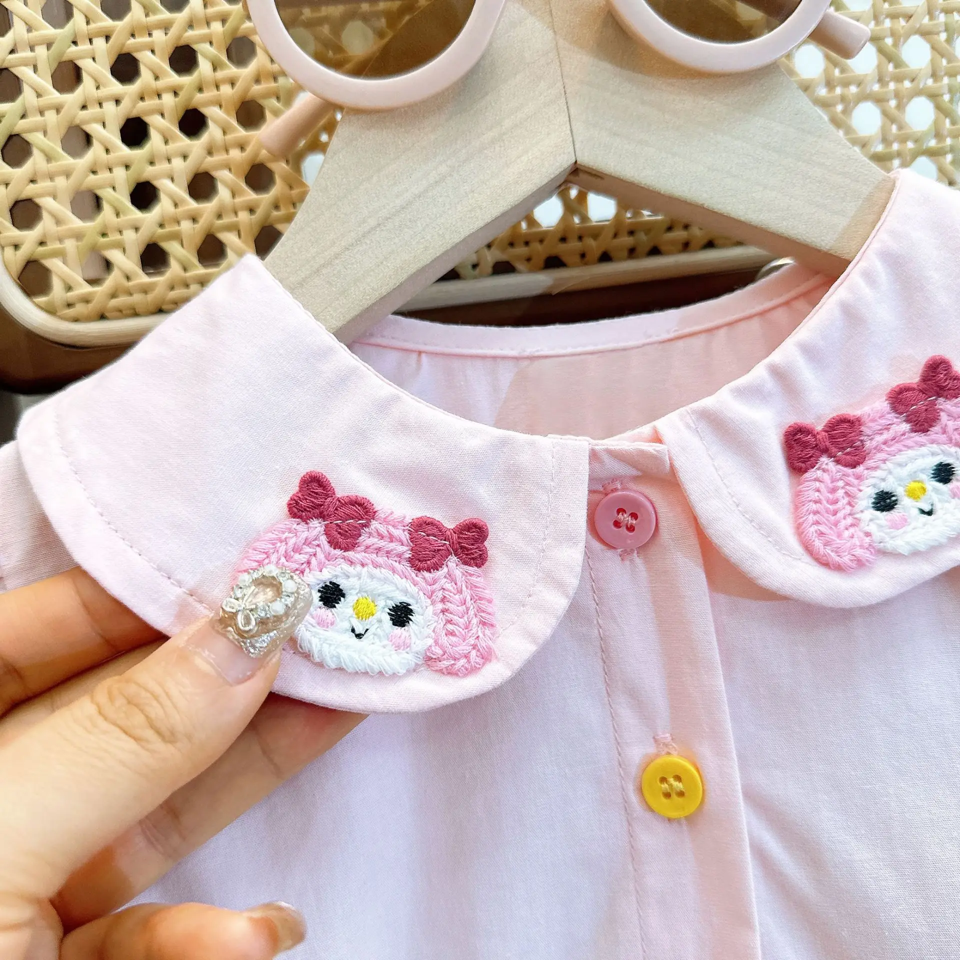 Spring and Autumn New Girls\' Clothing Set Cartoon Embroidered Cute Doll Shirt+Fashionable Love Flared Jeans Pants Children Suit