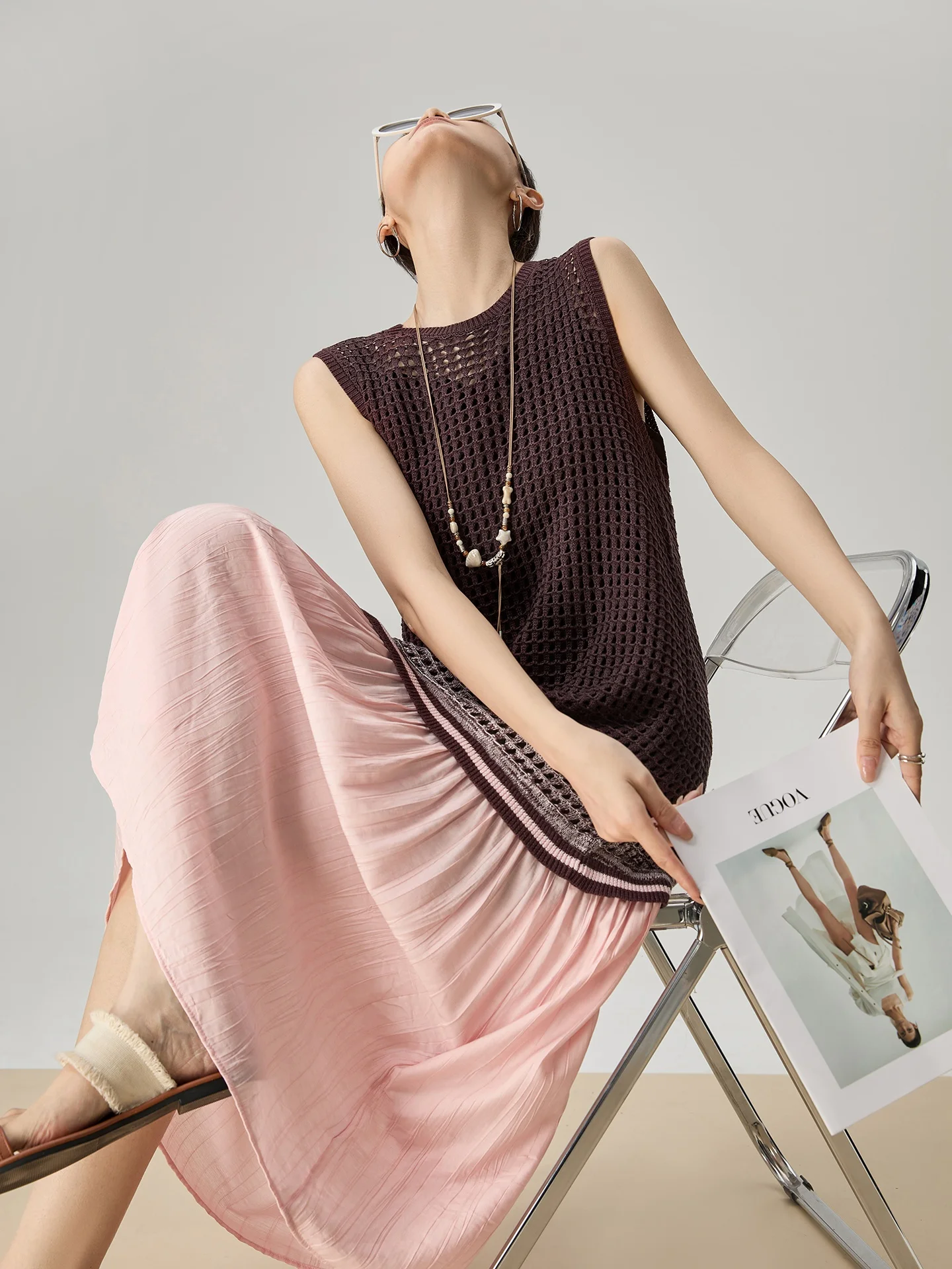 

Chic Age-Defying Coffee Color Block Knitted Thin Veil Vest Dress Women's Summer Elegance Waist-Cut Skirt High Waist A-Line Dress