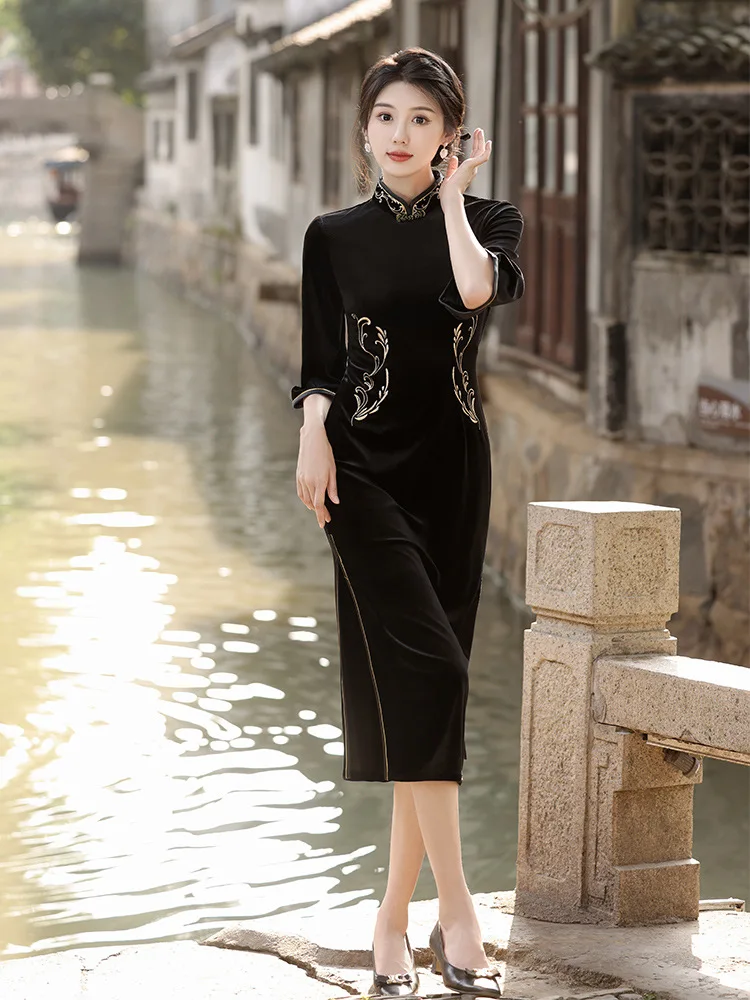 Black Embroidery Velour Flare Sleeve Qipao Elegant Women Cheongsam Traditional Retro Chinese Dress Hanfu Vestido