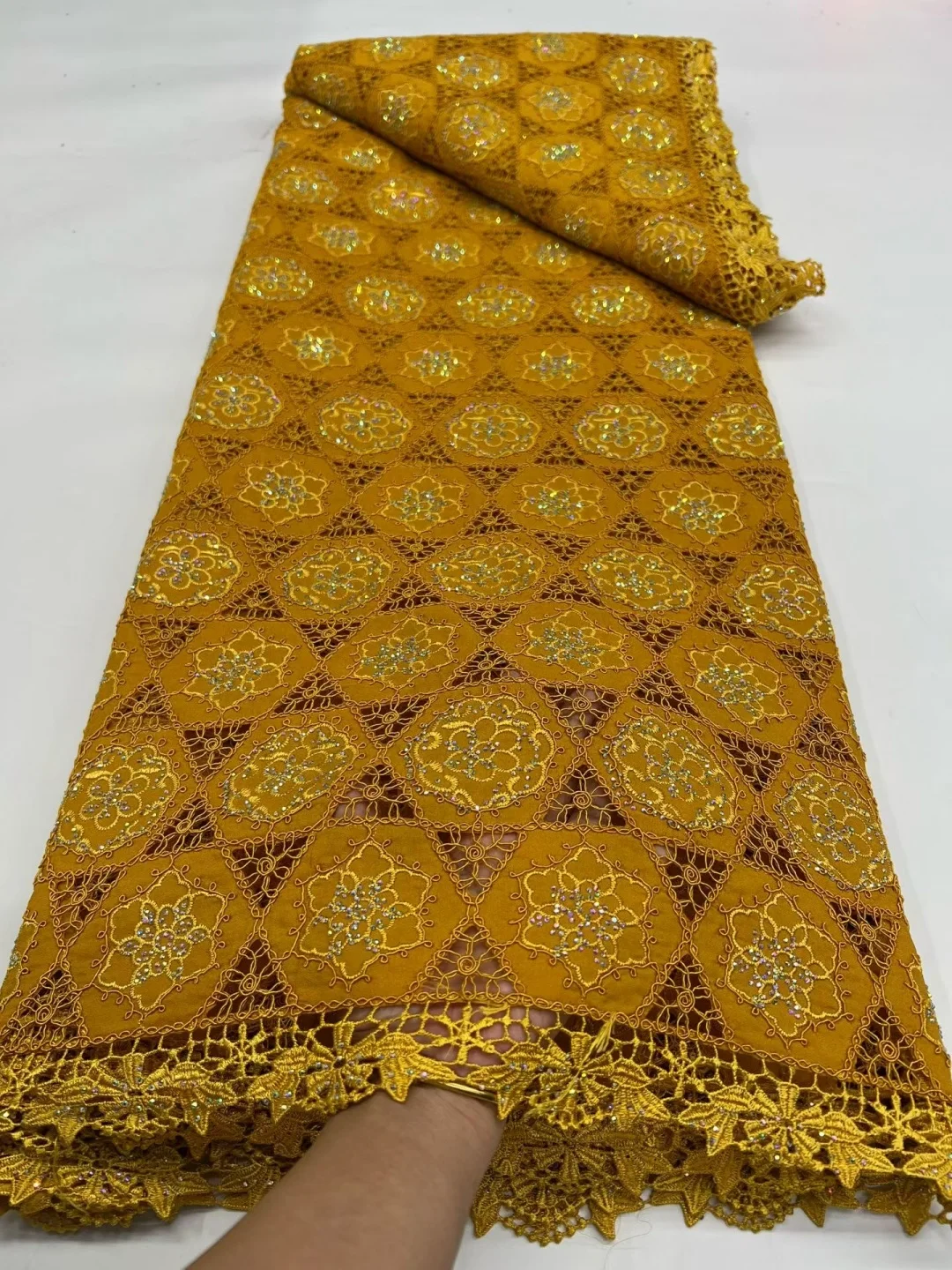 

Африканское гипюровое кружево с вышивкой и стразами, водорастворимое, 2026, высокое качество, Дубай, для женских банкетных и праздничных платьев