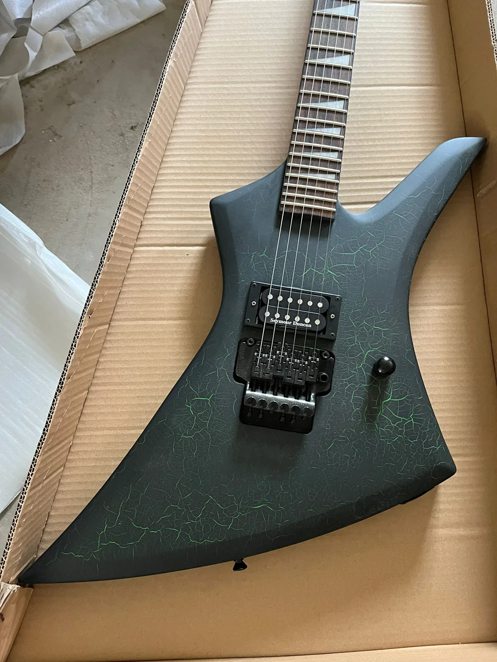 Black Body Electric Guitar with Rosewood Fretboard,Black Hardware,Provide customized service view 2
