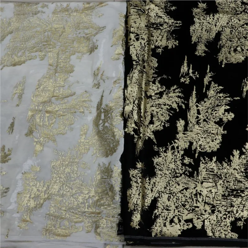 

High-quality women's fabric for shirts nightgowns and cheongsams made of woven silk gold-embossed viscose velvet